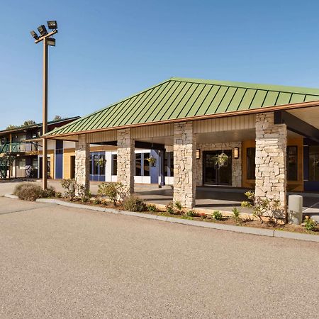 Travelodge By Wyndham Abbotsford Bakerview Экстерьер фото