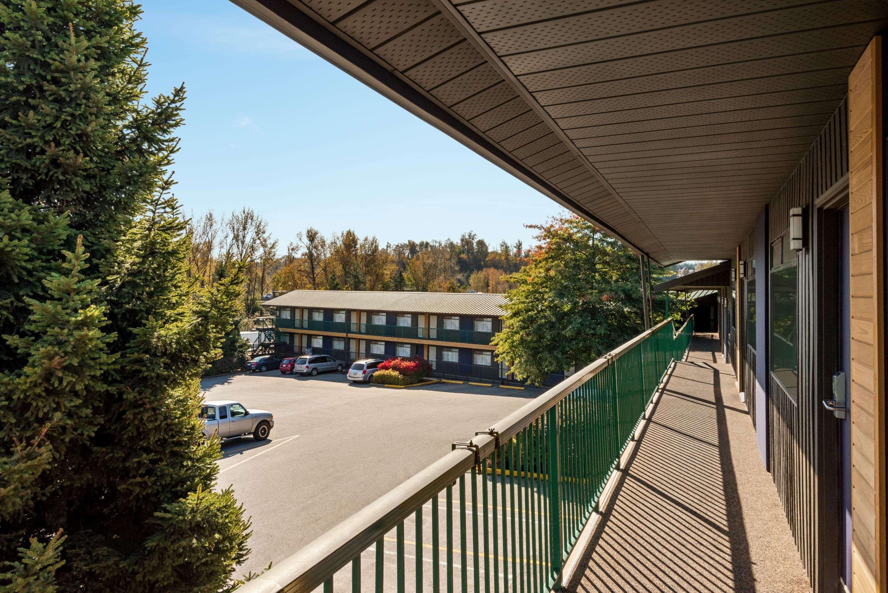 Travelodge By Wyndham Abbotsford Bakerview Экстерьер фото