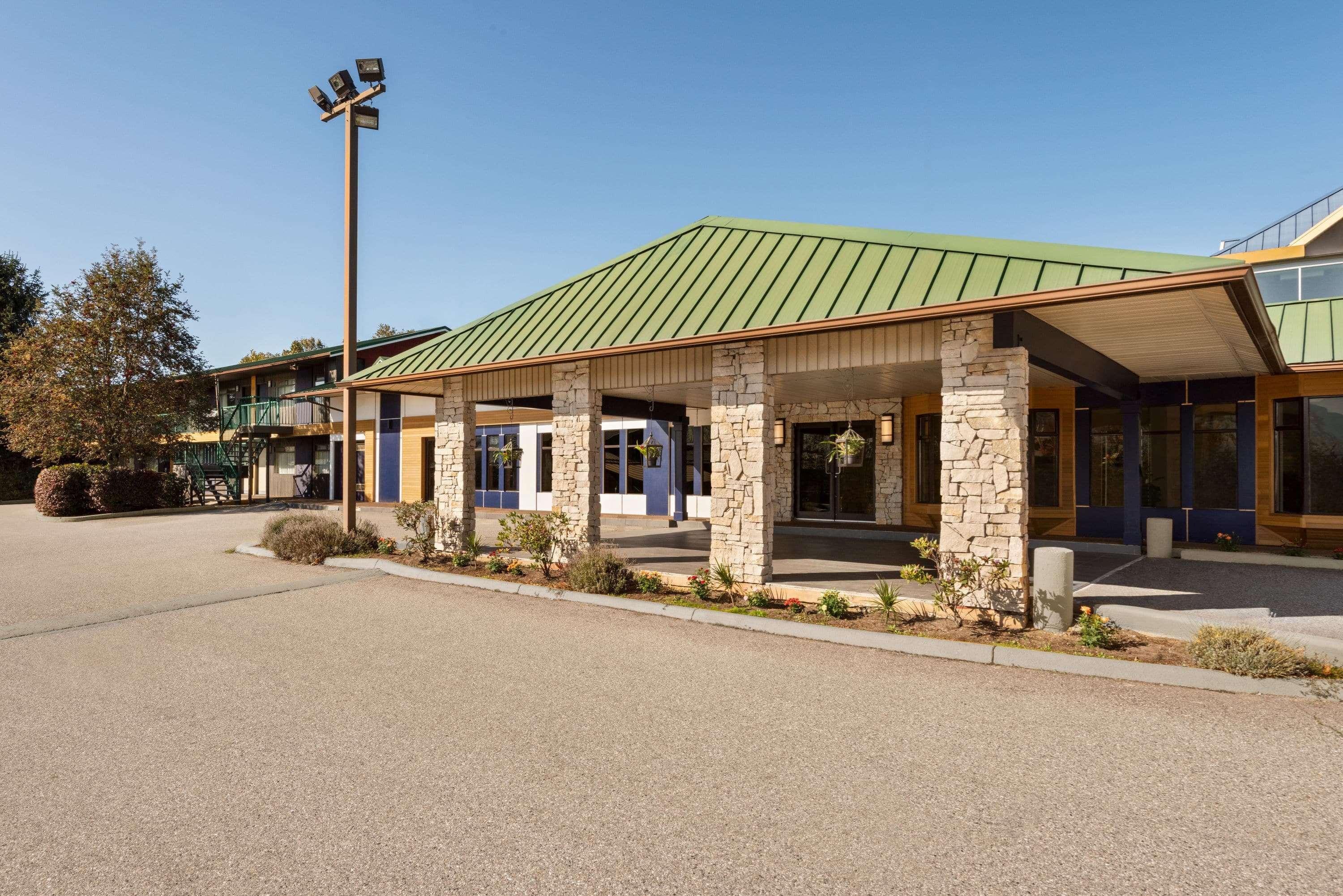 Travelodge By Wyndham Abbotsford Bakerview Экстерьер фото