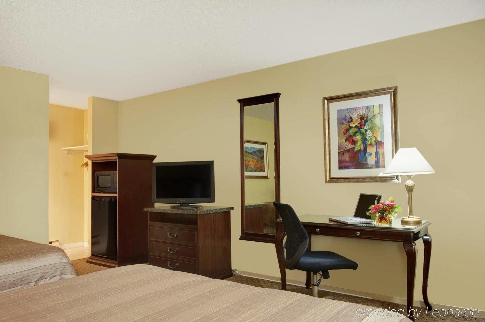 Travelodge By Wyndham Abbotsford Bakerview Экстерьер фото